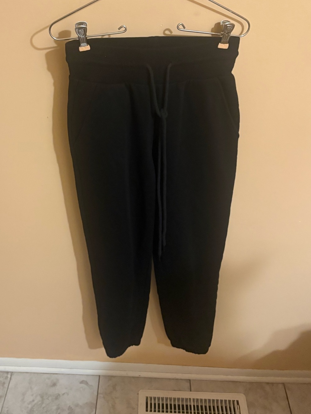 Alo Yoga black sweatpant joggers